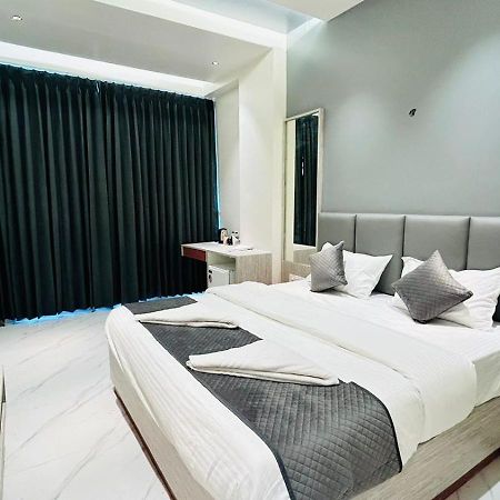 River An Sky Resort Wadhiware Bagian luar foto