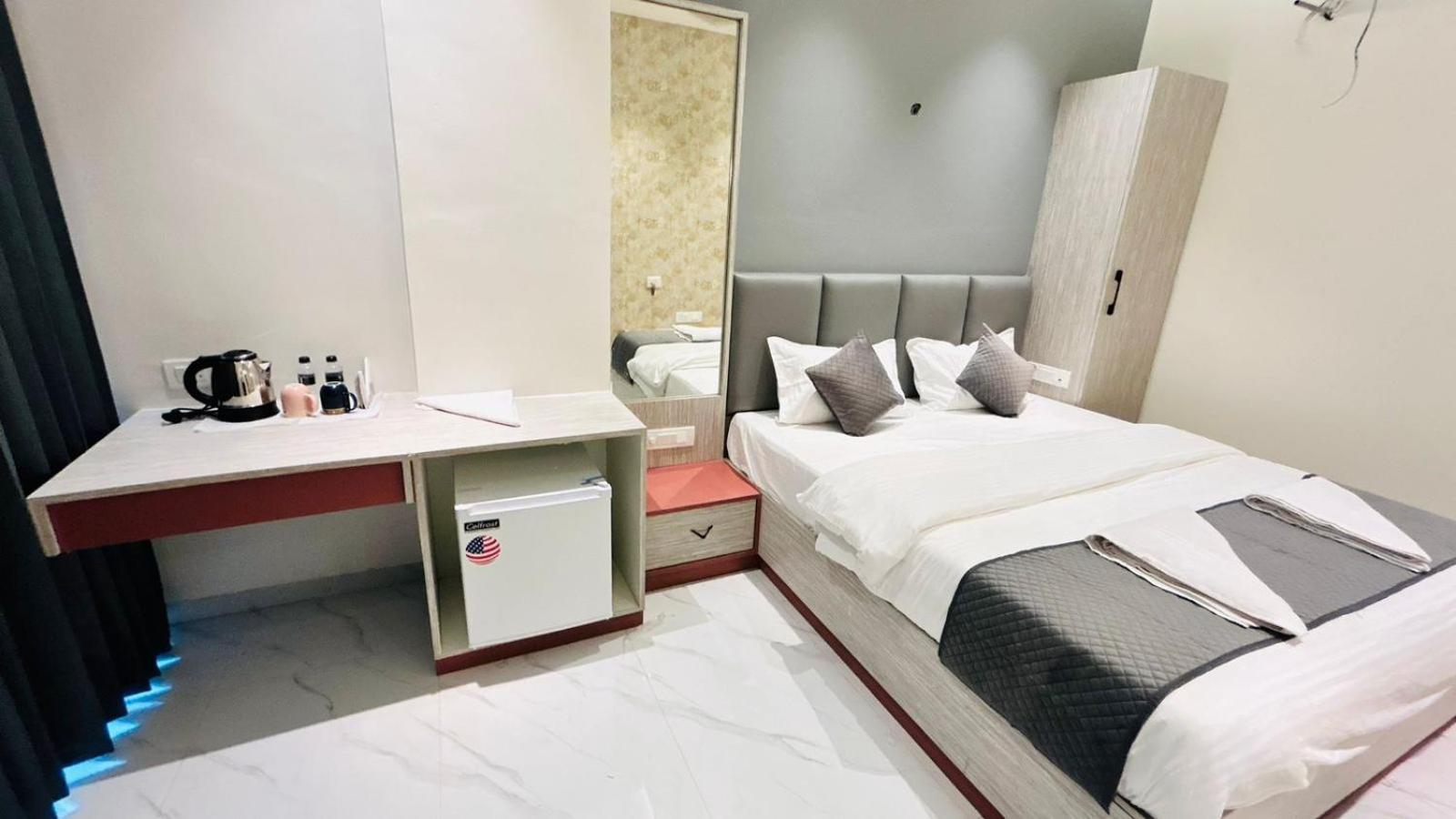River An Sky Resort Wadhiware Bagian luar foto