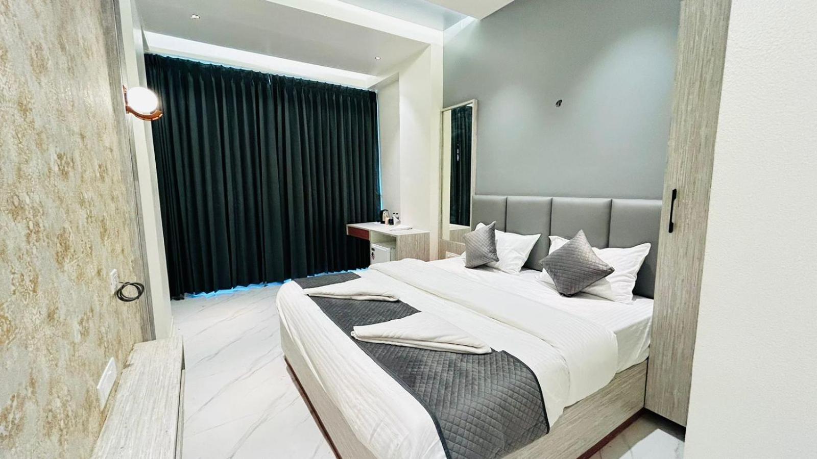 River An Sky Resort Wadhiware Bagian luar foto